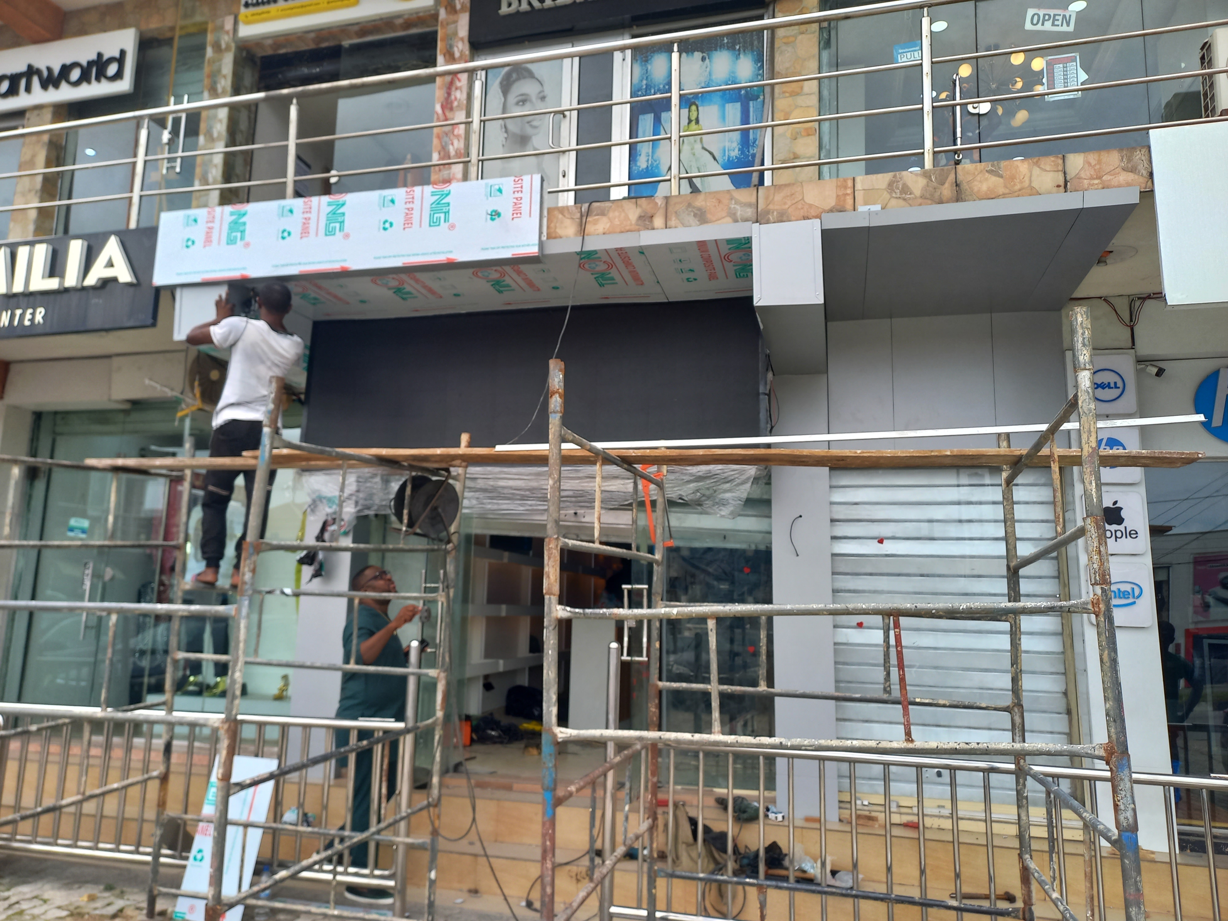 High-performance aluminium window systems in commercial building